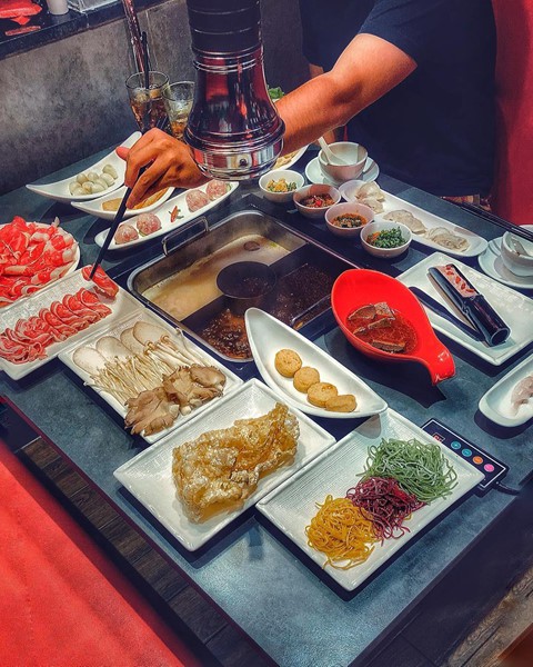 Ngày mưa, rủ bạn bè đi ăn lẩu nóng hổi tại 5 nhà hàng ở TP HCM - Ảnh 10.