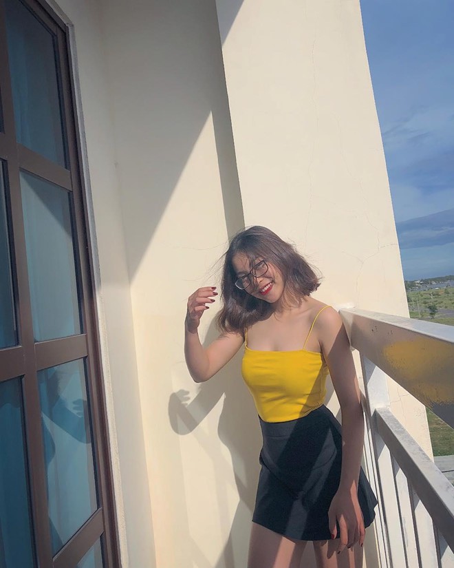 Nàng WAG Việt nào chuộng phong cách ăn mặc sexy, quyến rũ? - Ảnh 2.