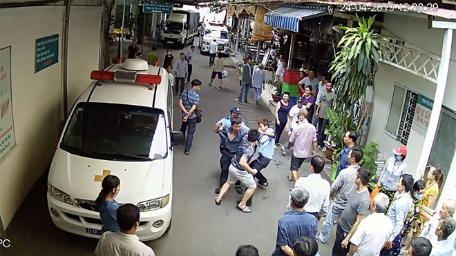 Từ vụ bảo vệ bệnh viện bị cắn: Có phải điều trị phơi nhiễm siêu vi viêm gan B? - Ảnh 1.