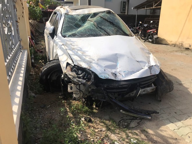 Tài xế có nồng độ cồn cao lao vào bùng binh làm 4 người bị thương - Ảnh 1. Tài xế có nồng độ cồn cao lao vào bùng binh làm 4 người bị thương - Ảnh 1.