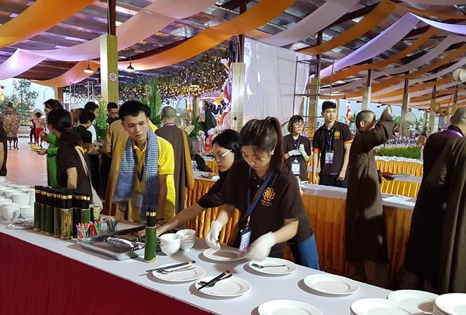 Chuyện ăn ở Vesak 2019 - Ảnh 1. Chuyện ăn ở Vesak 2019 - Ảnh 1.