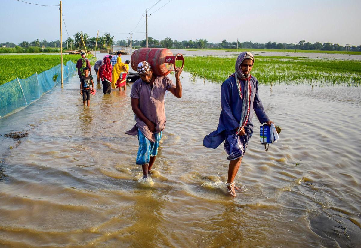 Bão Fani khiến hàng trăm người thương vong tại Ấn Độ và Bangladesh - Ảnh 2. Bão Fani khiến hàng trăm người thương vong tại Ấn Độ và Bangladesh - Ảnh 2.