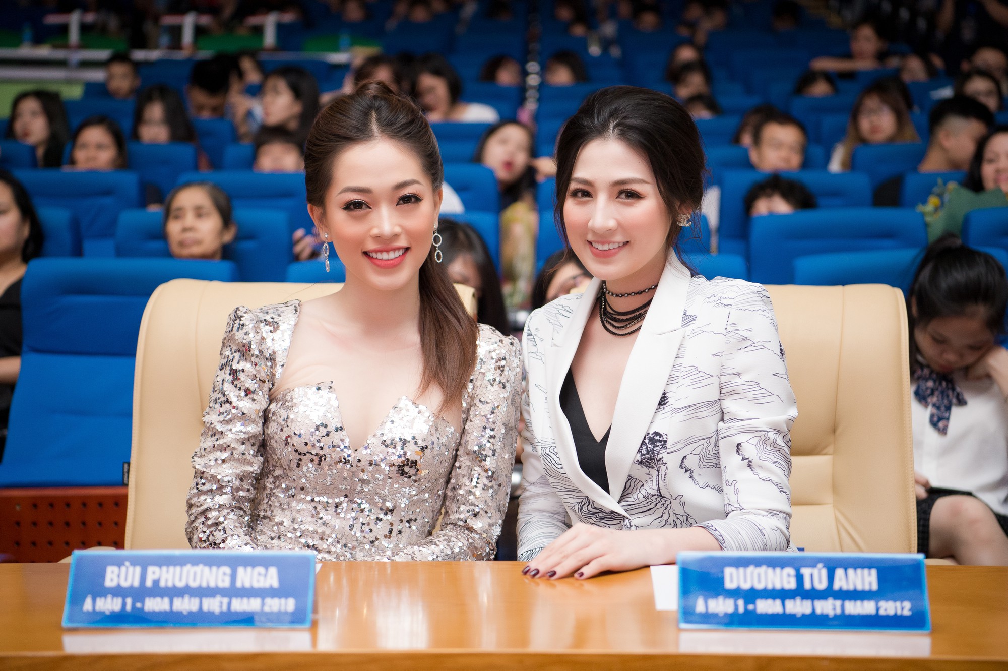 Á hậu Phương Nga về trường tìm người kế vị - Ảnh 2. Á hậu Phương Nga về trường tìm người kế vị - Ảnh 2.