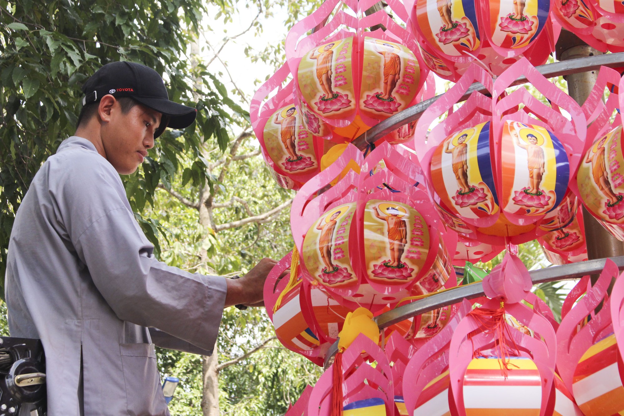 Thăm ngôi chùa lớn nhất TP HCM trước ngày lễ Phật Đản - Ảnh 5. Thăm ngôi chùa lớn nhất TP HCM trước ngày lễ Phật Đản - Ảnh 5.