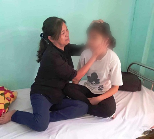 Nữ sinh lớp 10 bị túm tóc, đánh hội đồng vì tội nói nhiều - Ảnh 2. Nữ sinh lớp 10 bị túm tóc, đánh hội đồng vì tội nói nhiều - Ảnh 2.