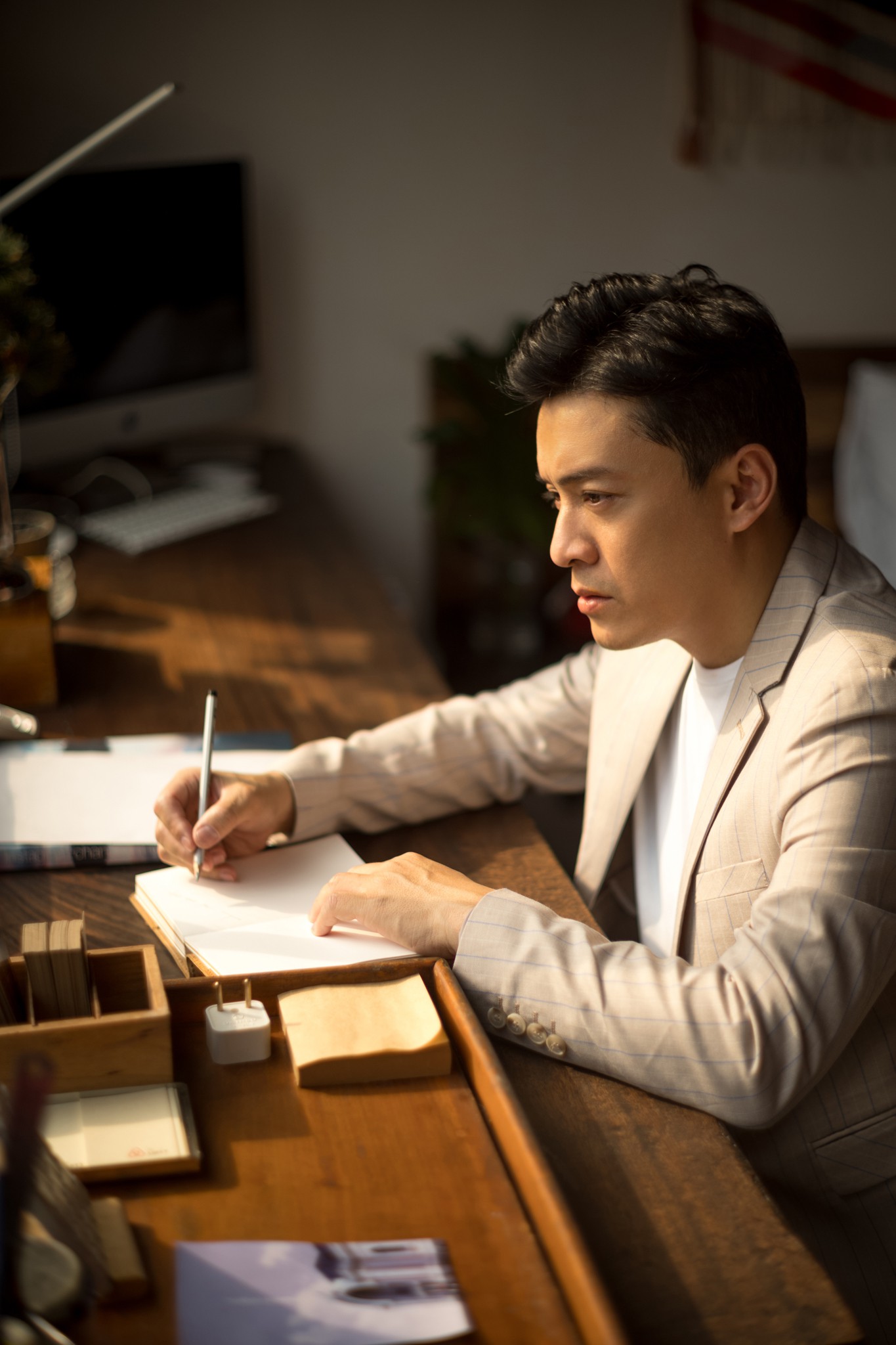 Gạt qua nỗi buồn mất giấy tờ, Lam Trường gấp rút chuẩn bị dự án mới - Ảnh 3. Gạt qua nỗi buồn mất giấy tờ, Lam Trường gấp rút chuẩn bị dự án mới - Ảnh 3.