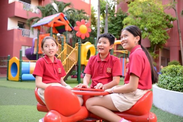 Bữa ăn của học sinh trường quốc tế có giòi? - Ảnh 1. Bữa ăn của học sinh trường quốc tế có giòi? - Ảnh 1.