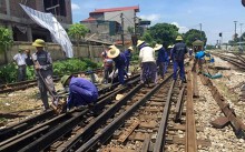 Đường sắt Bắc-Nam được thông tuyến sau gần 8 giờ vì tàu hỏa trật bánh