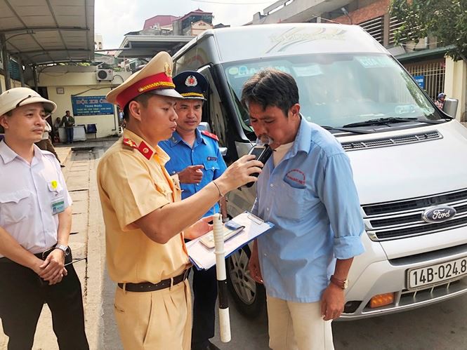 Phát hiện nhiều tài xế xe khách Hà Nội dính ma túy - Ảnh 1. Phát hiện nhiều tài xế xe khách Hà Nội dính ma túy - Ảnh 1.