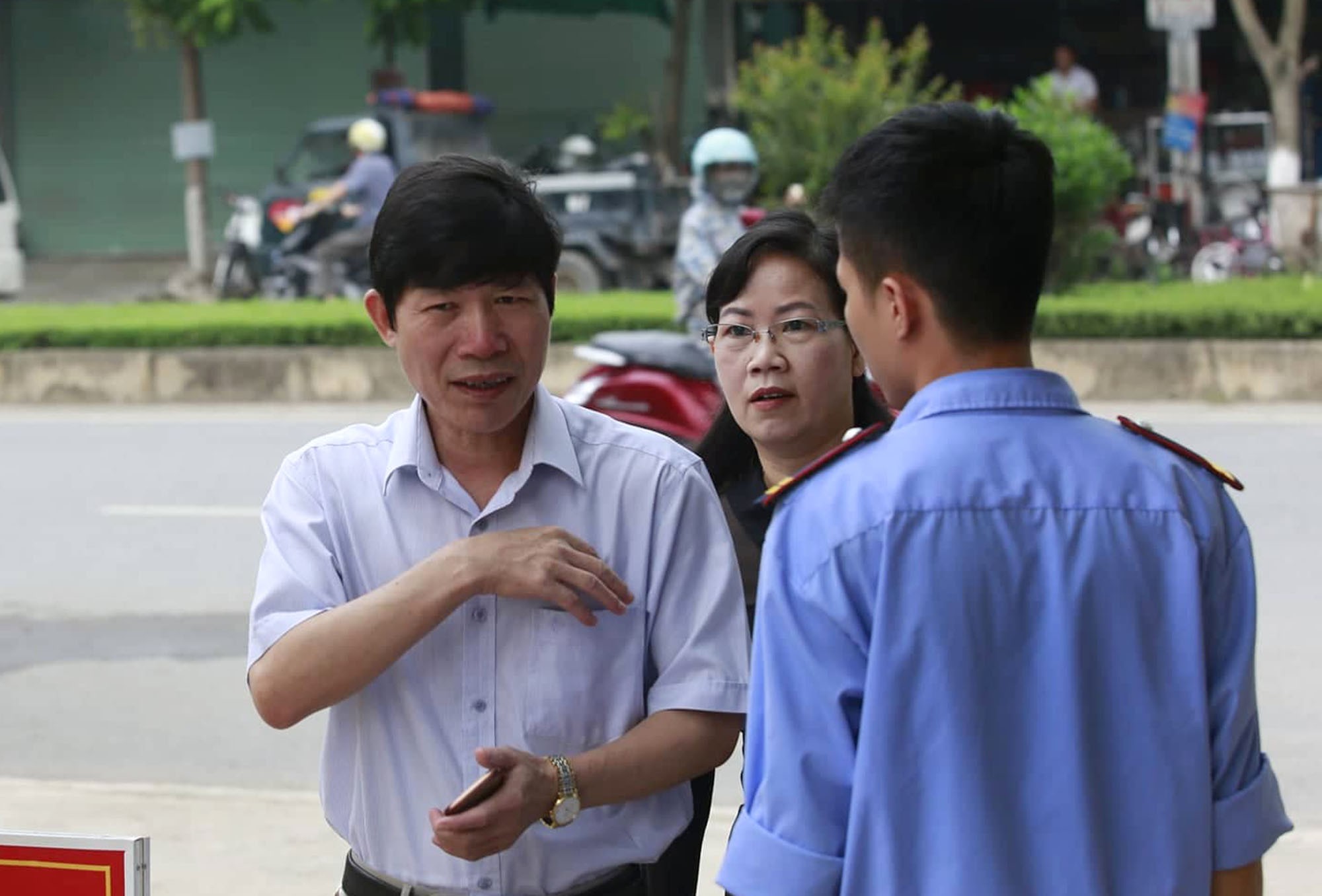 Vụ chạy thận khiến 9 người tử vong: Hoàng Công Lương hầu tòa phúc thẩm - Ảnh 4. Vụ chạy thận khiến 9 người tử vong: Hoàng Công Lương hầu tòa phúc thẩm - Ảnh 4.