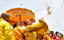 Phật tử nên làm gì trong ngày Phật Đản để tích lũy công đức?
