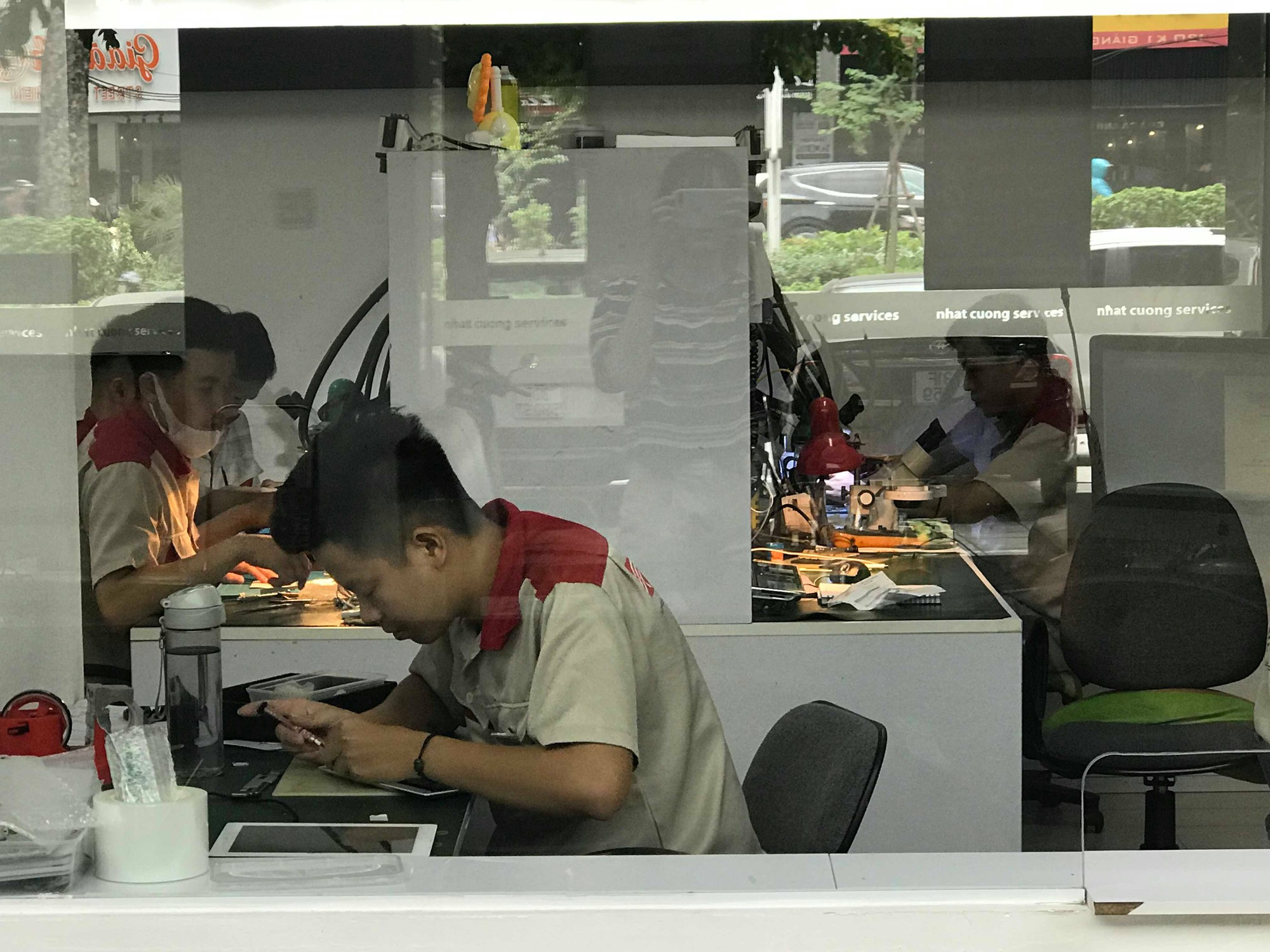 Nhật Cường mobile bất ngờ hé cửa đón khách - Ảnh 4. Nhật Cường mobile bất ngờ hé cửa đón khách - Ảnh 4.
