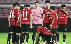 Muangthong sụp đổ, bóng đá Thái Lan đổ theo?