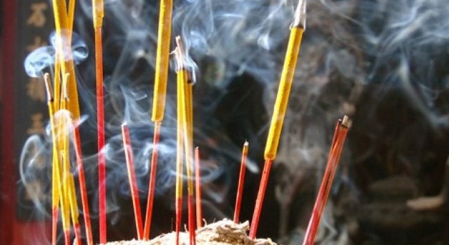 Những lưu ý khi dâng hương dịp lễ Phật Đản để luôn bình an, may mắn - Ảnh 1. Những lưu ý khi dâng hương dịp lễ Phật Đản để luôn bình an, may mắn - Ảnh 1.