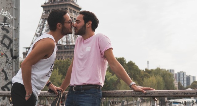 Cộng đồng LGBT thế giới hôm nay (14/5): Cặp đồng tính nổi tiếng Thái Lan kỉ niệm 11 năm yêu nhau, người phụ nữ chuyển giới Anh qua đời sau khi trúng xổ số 4 triệu bảng - Ảnh 4.