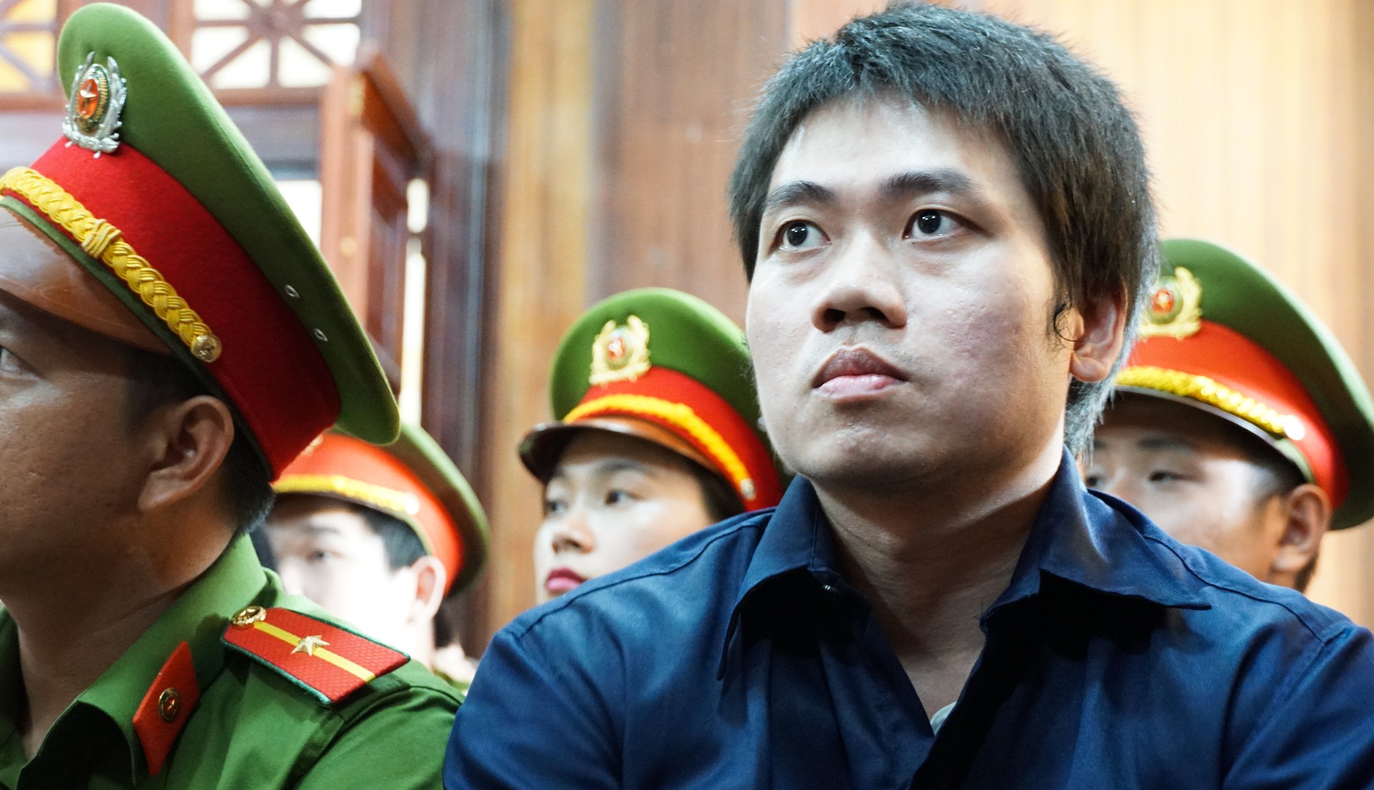 Trùm ma túy Văn Kính Dương cùng người tình Ngọc Miu tươi cười trước giờ tuyên án - Ảnh 8. Trùm ma túy Văn Kính Dương cùng người tình Ngọc Miu tươi cười trước giờ tuyên án - Ảnh 8.