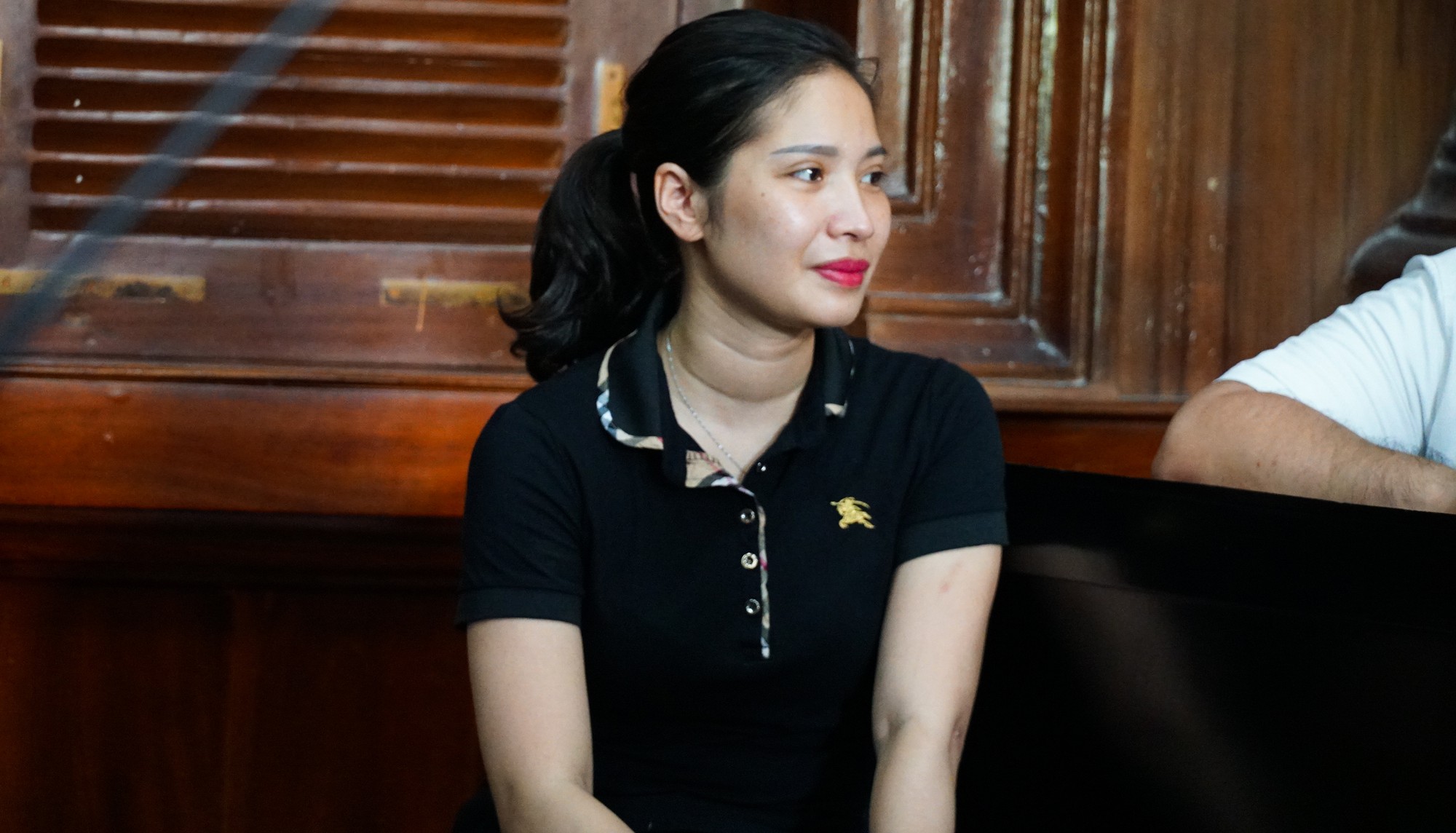 Trùm ma túy Văn Kính Dương cùng người tình Ngọc Miu tươi cười trước giờ tuyên án - Ảnh 7. Trùm ma túy Văn Kính Dương cùng người tình Ngọc Miu tươi cười trước giờ tuyên án - Ảnh 7.