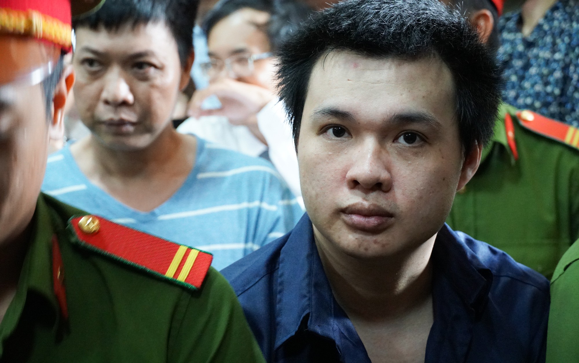 Trùm ma túy Văn Kính Dương cùng người tình Ngọc Miu tươi cười trước giờ tuyên án - Ảnh 9. Trùm ma túy Văn Kính Dương cùng người tình Ngọc Miu tươi cười trước giờ tuyên án - Ảnh 9.