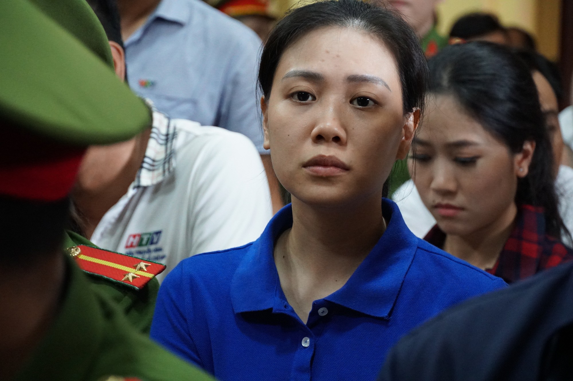 Trùm ma túy Văn Kính Dương cùng người tình Ngọc Miu tươi cười trước giờ tuyên án - Ảnh 6. Trùm ma túy Văn Kính Dương cùng người tình Ngọc Miu tươi cười trước giờ tuyên án - Ảnh 6.
