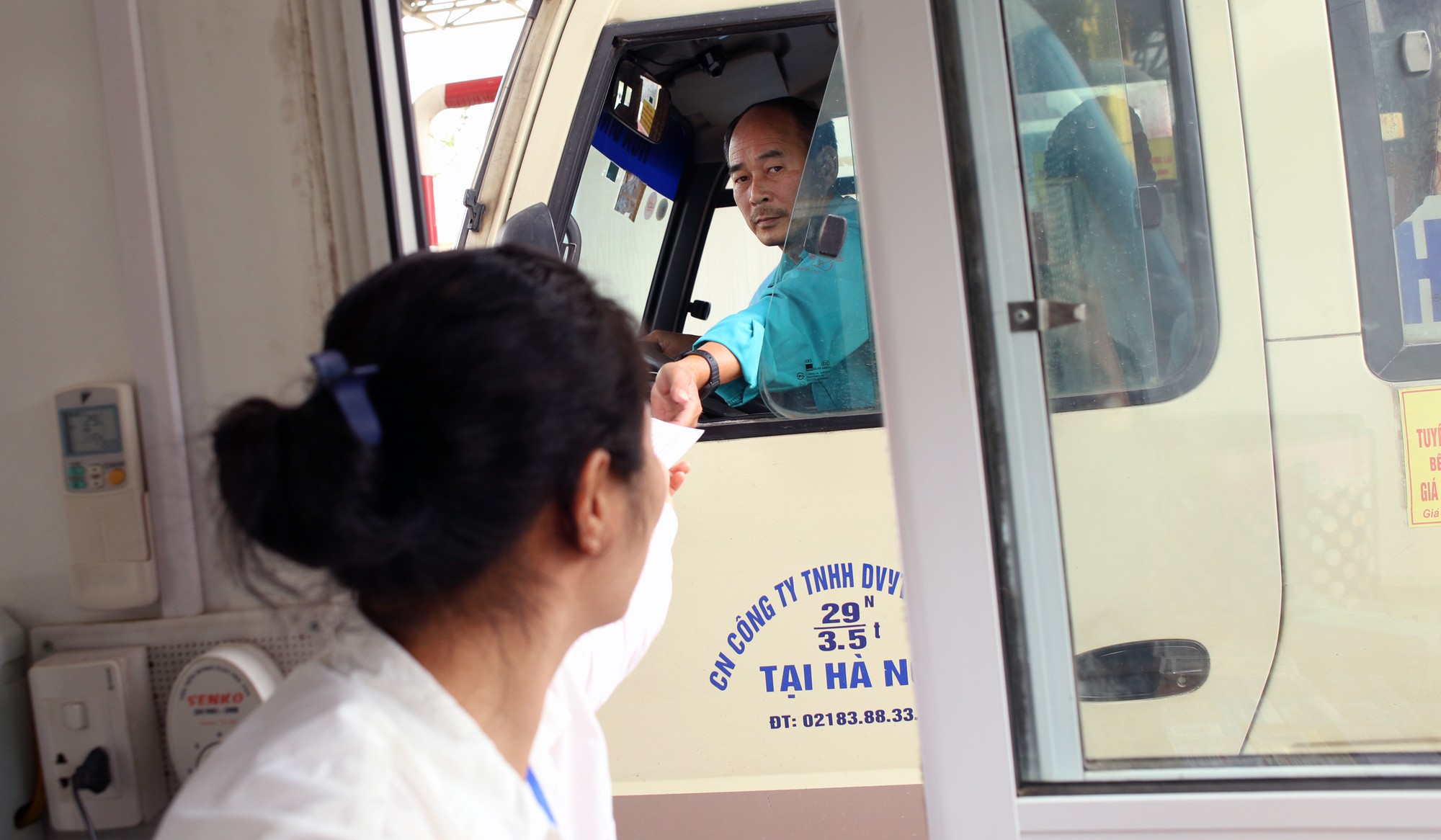 Xe không chính chủ qua BOT Hòa Lạc - Hòa Bình sẽ phải sang tên nếu muốn miễn giảm - Ảnh 2.