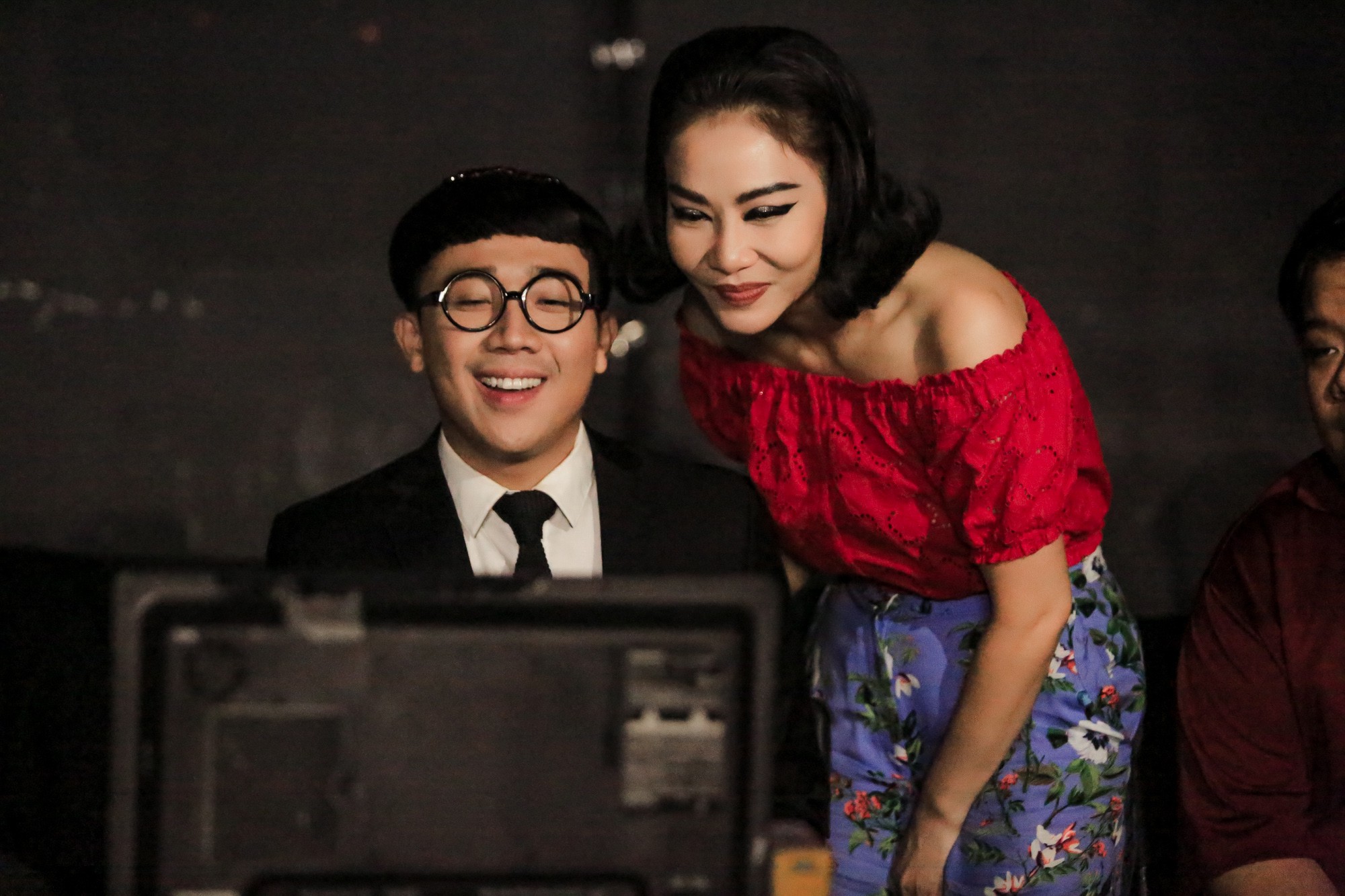 Trấn Thành tố cáo Thu Minh nghiện Facebook, mê sống ảo - Ảnh 2. Trấn Thành tố cáo Thu Minh nghiện Facebook, mê sống ảo - Ảnh 2.