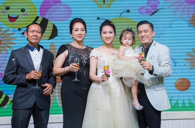 Vợ Lam Trường nói về tin hôn nhân rạn nứt, lạc lối trong cuộc sống - Ảnh 1. Vợ Lam Trường nói về tin hôn nhân rạn nứt, lạc lối trong cuộc sống - Ảnh 1.