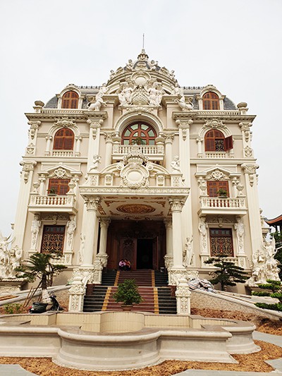 Cuộc sống trong những lâu đài rộng cả ngàn m2, trị giá trăm tỉ đồng của đại gia Việt - Ảnh 2. Cuộc sống trong những lâu đài rộng cả ngàn m2, trị giá trăm tỉ đồng của đại gia Việt - Ảnh 2.