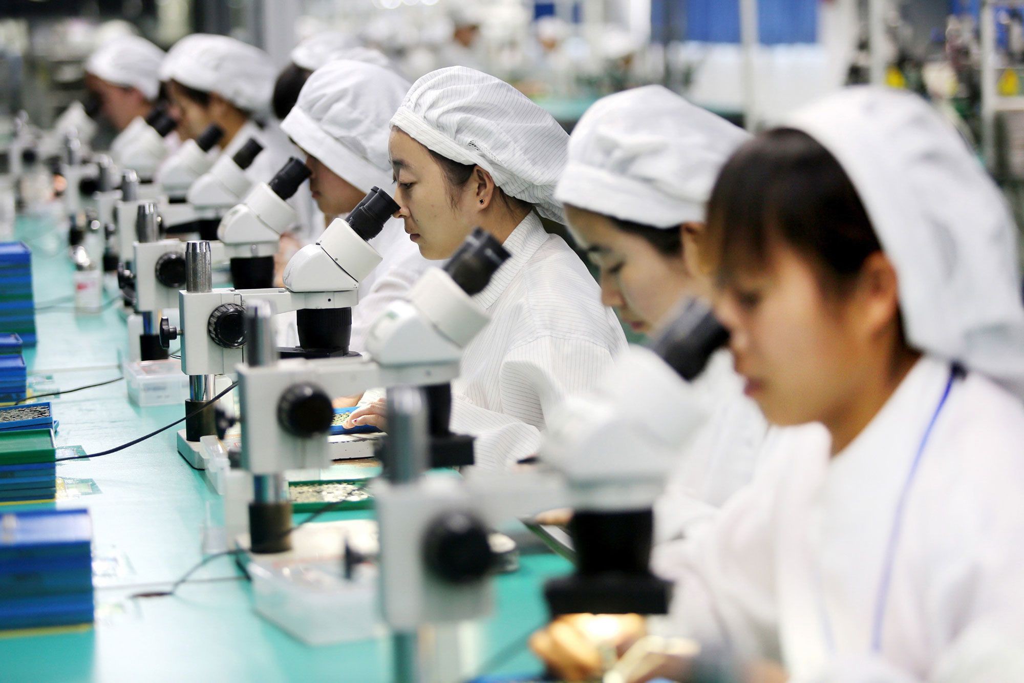 Apple, Intel chao đảo trước cuộc chiến thương mại - Ảnh 2. Apple, Intel chao đảo trước cuộc chiến thương mại - Ảnh 2.