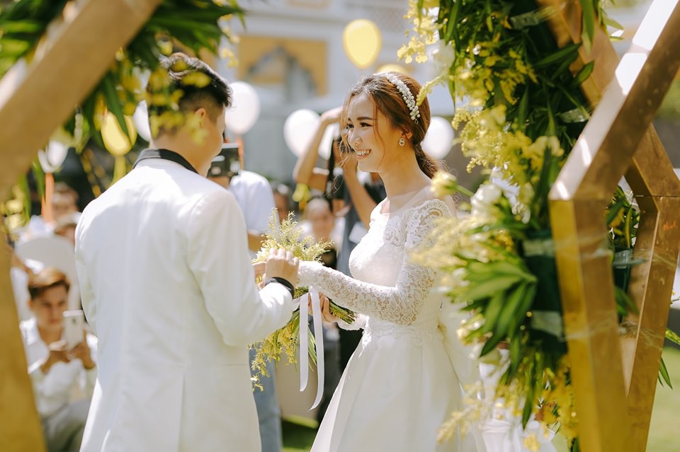 Lễ nguyện thề hạnh phúc của cặp đồng tính nữ Yun Bin và Tú Tri - Ảnh 9.