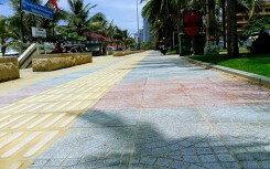 Vỉa hè biển Mỹ Khê Đà Nẵng lát mới, sạch đẹp sau phản ánh vỡ nát, mất mĩ quan