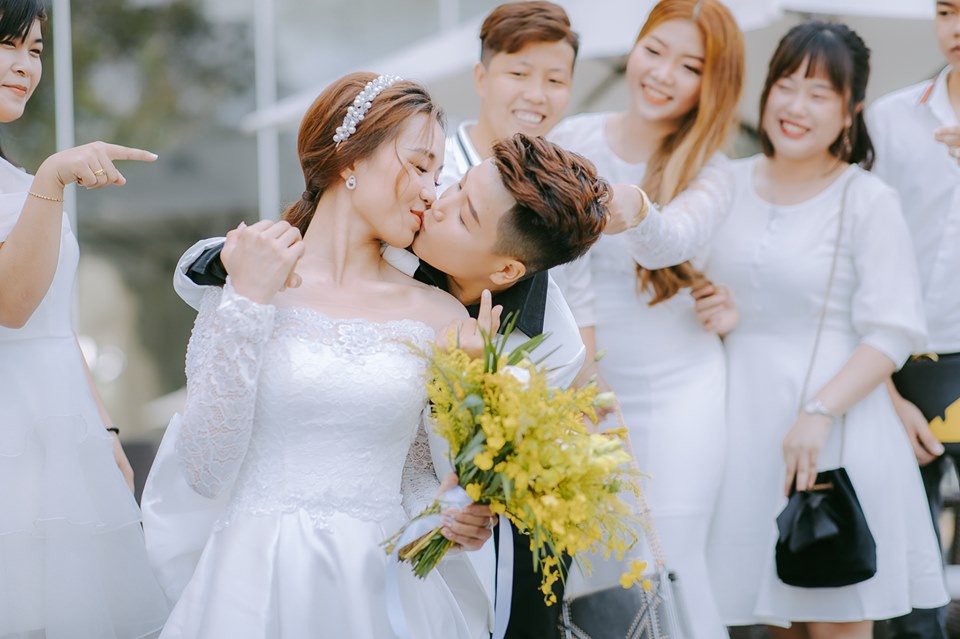 Lễ nguyện thề hạnh phúc của cặp đồng tính nữ Yun Bin và Tú Tri - Ảnh 2.