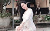 Diện váy ren xuyên thấu mỏng tang đi chùa, Thư Dung bị dân mạng 'ném đá' thậm tệ