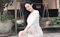 Diện váy ren xuyên thấu mỏng tang đi chùa, Thư Dung bị dân mạng 'ném đá' thậm tệ