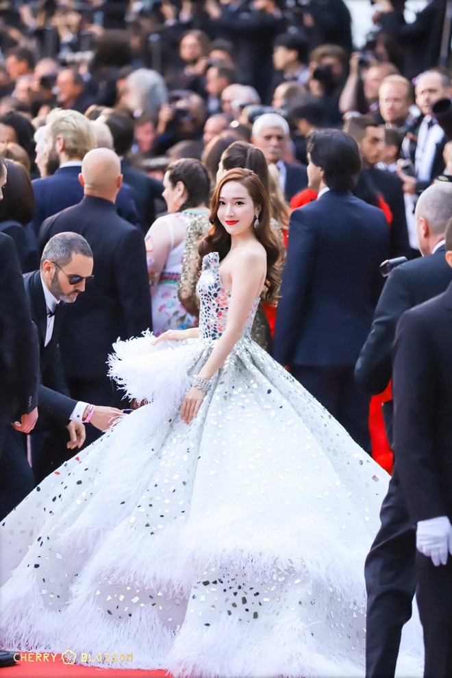 Thảm đỏ LHP Cannes 2019: Màn chặt chém váy áo của những siêu sao quốc tế - Ảnh 6. Thảm đỏ LHP Cannes 2019: Màn chặt chém váy áo của những siêu sao quốc tế - Ảnh 6.