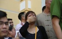 Trả hồ sơ vụ Văn Kính Dương: Người bật khóc, người vui mừng vì chưa phải chứng kiến cảnh con bị tuyên án tử