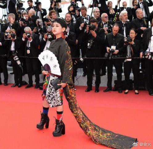 Những mặt tối của nghệ sĩ trên thảm đỏ Liên hoan phim Cannes 2019 - Ảnh 5. Những mặt tối của nghệ sĩ trên thảm đỏ Liên hoan phim Cannes 2019 - Ảnh 5.