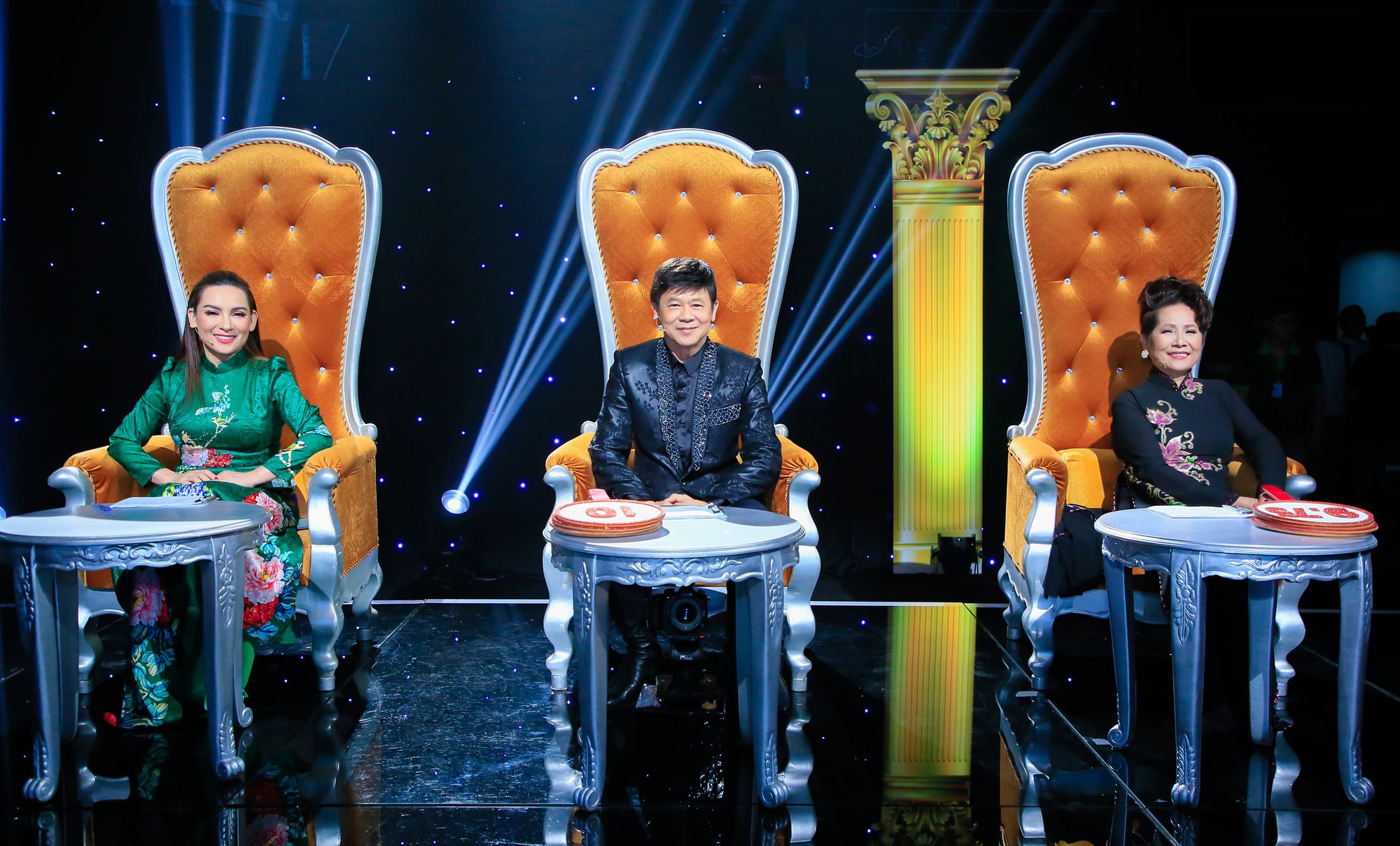 Từng thề không nhìn mặt, Phi Nhung nói gì khi ngồi ghế nóng cùng danh ca Phương Dung? - Ảnh 3. Từng thề không nhìn mặt, Phi Nhung nói gì khi ngồi ghế nóng cùng danh ca Phương Dung? - Ảnh 3.