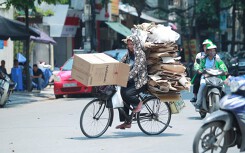 Làm gì để tránh mất nước, kiệt sức vào những ngày Hà Nội nắng nóng gay gắt?