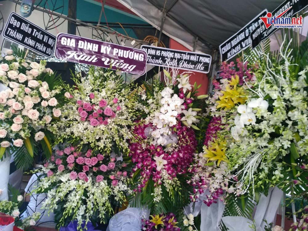 NSND Hồng Vân đến viếng mẹ nghệ sĩ Thành Lộc - Ảnh 10. NSND Hồng Vân đến viếng mẹ nghệ sĩ Thành Lộc - Ảnh 10.