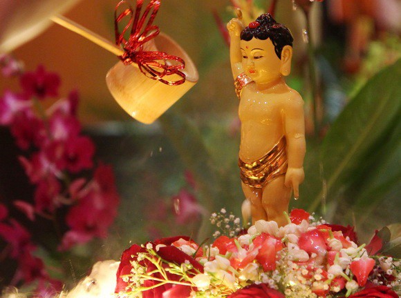 Ý nghĩa của nghi thức Tắm Phật trong lễ Phật Đản - Ảnh 2. Ý nghĩa của nghi thức Tắm Phật trong lễ Phật Đản - Ảnh 2.