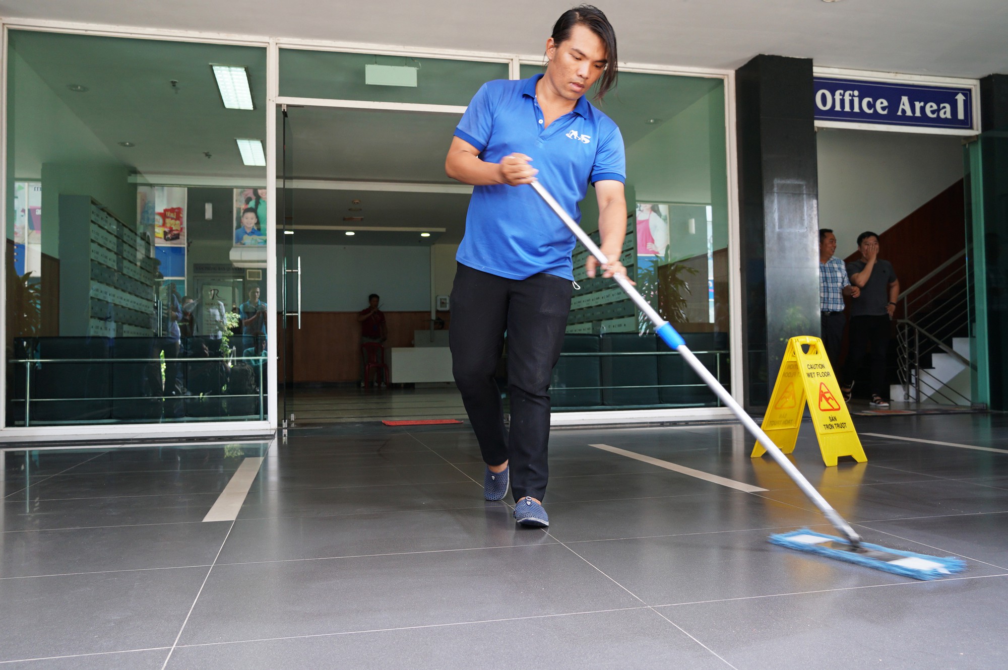 Cuộc sống vất vả mà bình dị của mẹ con nam công nhân trả lại 7.400 USD cho người nước ngoài - Ảnh 6. Cuộc sống vất vả mà bình dị của mẹ con nam công nhân trả lại 7.400 USD cho người nước ngoài - Ảnh 6.