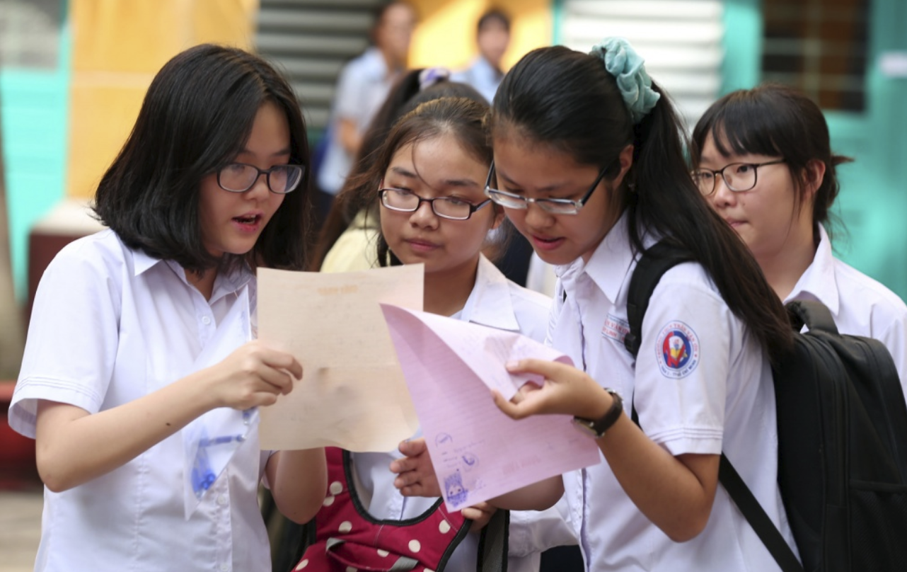 Thi lớp 10 ở Đà Nẵng: Phụ huynh bức xúc vì bỏ môn Ngoại ngữ, thay đổi qui định chóng mặt - Ảnh 1. Thi lớp 10 ở Đà Nẵng: Phụ huynh bức xúc vì bỏ môn Ngoại ngữ, thay đổi qui định chóng mặt - Ảnh 1.