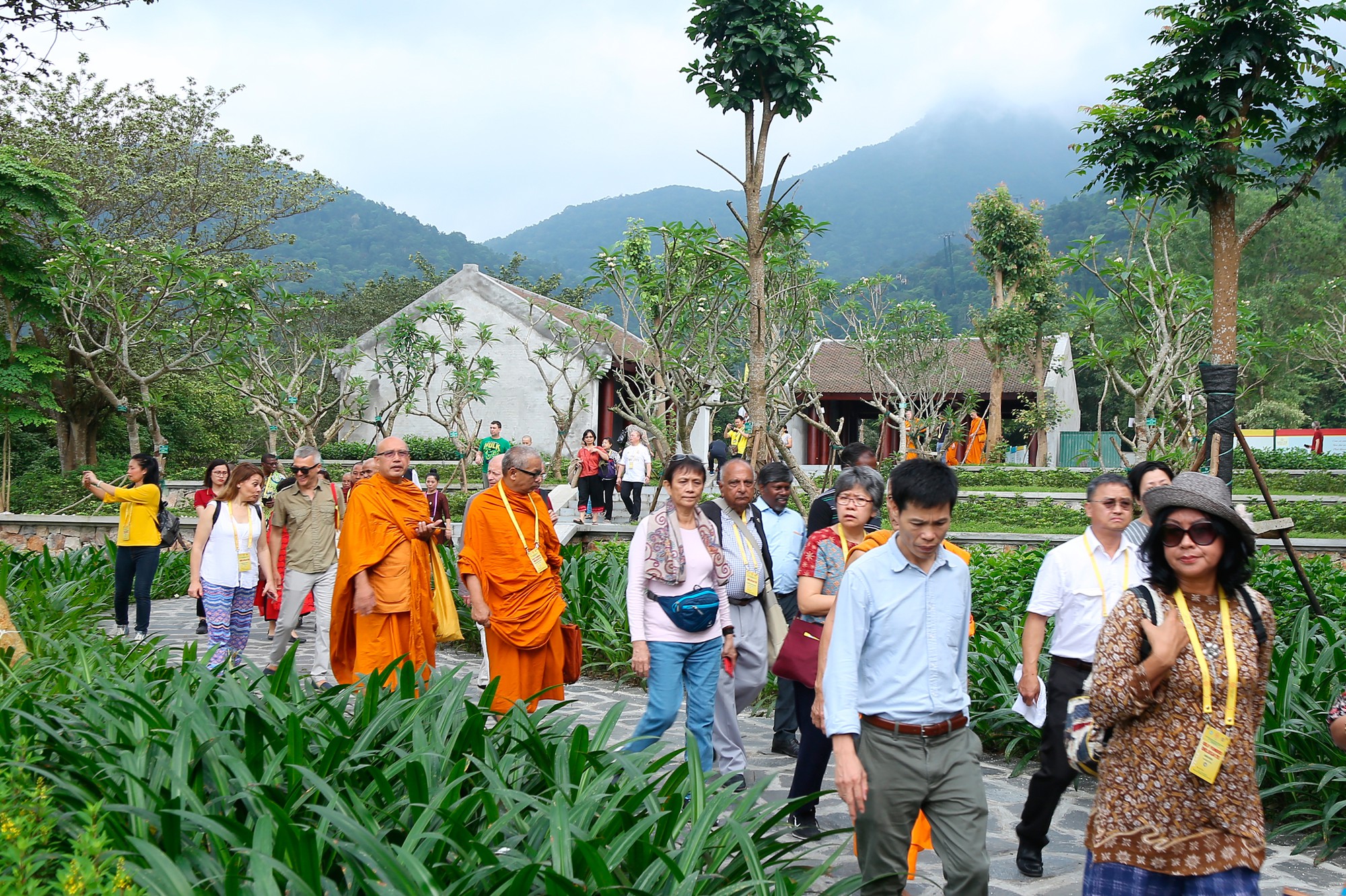 Vì sao các đại biểu quốc tế chọn Ninh Bình, Quảng Ninh, Lào Cai làm điểm đến sau Đại lễ Phật Đản Vesak 2019? - Ảnh 1. Vì sao các đại biểu quốc tế chọn Ninh Bình, Quảng Ninh, Lào Cai làm điểm đến sau Đại lễ Phật Đản Vesak 2019? - Ảnh 1.