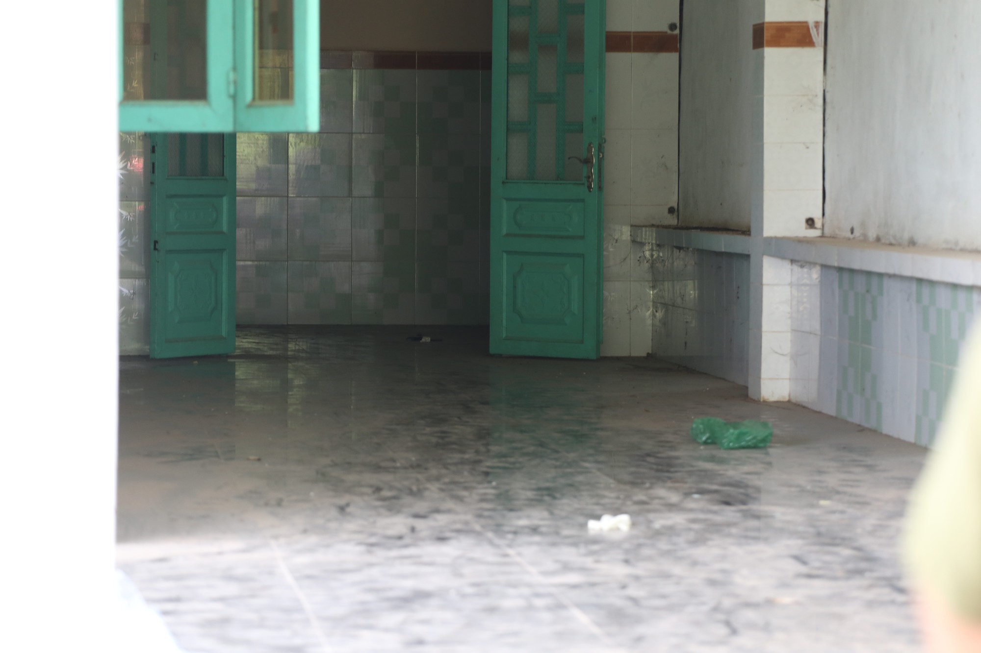 Ai là người thuê ngôi nhà trước khi phát hiện hai thi thể bị đổ bê tông trong thùng nhựa? - Ảnh 3. Ai là người thuê ngôi nhà trước khi phát hiện hai thi thể bị đổ bê tông trong thùng nhựa? - Ảnh 3.