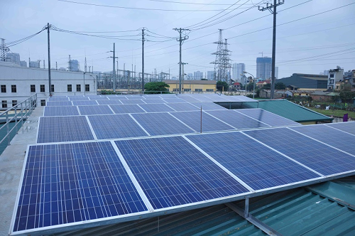 Dân Hà Nội sắp được bán ngược điện mặt trời - Ảnh 1. Dân Hà Nội sắp được bán ngược điện mặt trời - Ảnh 1.