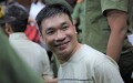 Nụ cười của Văn Kính Dương ở tòa và đứa bé không chịu gọi 'bố'