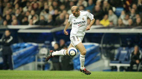 Ronaldo đứng sau Messi ở top cầu thủ vĩ đại 25 năm qua - Ảnh 8.