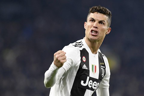 Ronaldo đứng sau Messi ở top cầu thủ vĩ đại 25 năm qua - Ảnh 9.