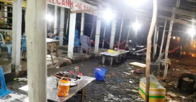 Khởi tố nhóm côn đồ đập phá quán ăn chặt chém ở Bến Lức - Ảnh 1. Khởi tố nhóm côn đồ đập phá quán ăn chặt chém ở Bến Lức - Ảnh 1.