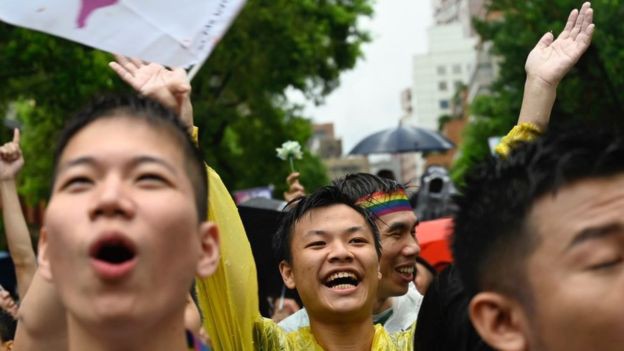 Khoảnh khắc vỡ òa của cộng đồng LGBT ở Đài Loan (Trung Quốc) khi hôn nhân đồng giới được công nhận - Ảnh 10.
